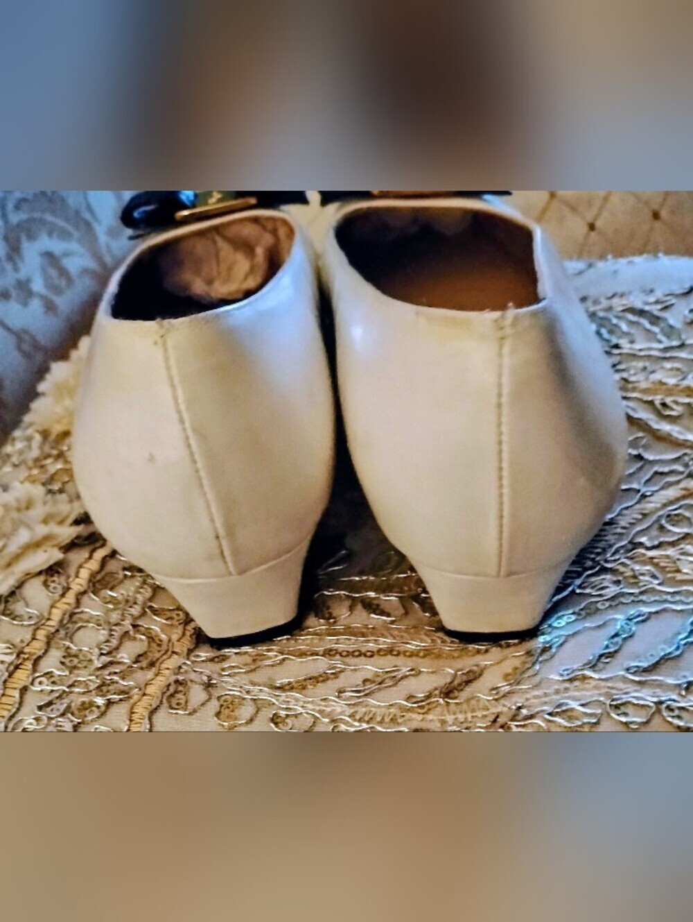Salvatore Ferragamo Ivory & Navy Quilted Siganature Plate Vara Bow Low Pumps 9AA - Picture 9 of 10